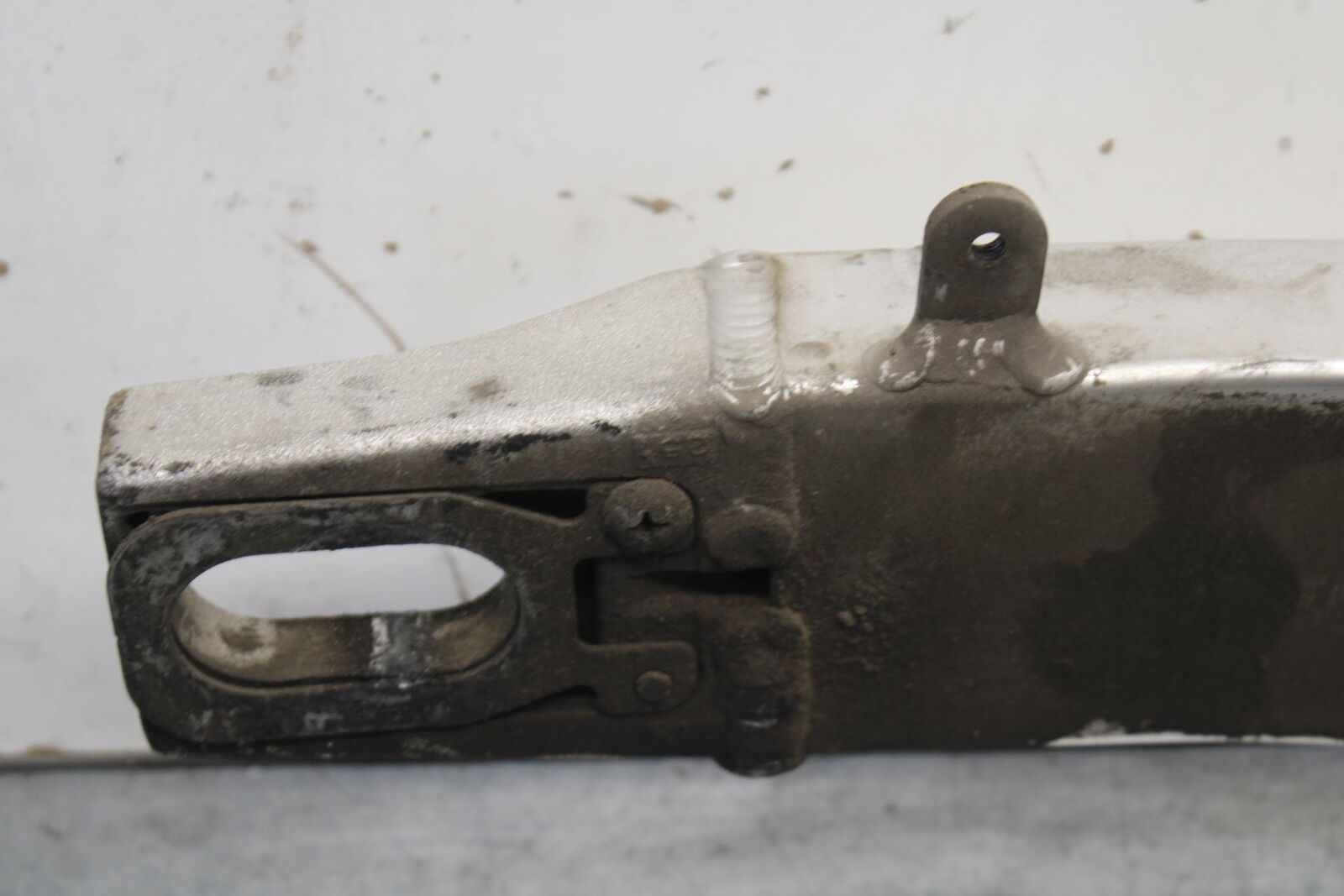 01-03 SUZUKI GSXR600 REAR SWINGARM BACK SUSPENSION SWING ARM 61000-39F00 BB633