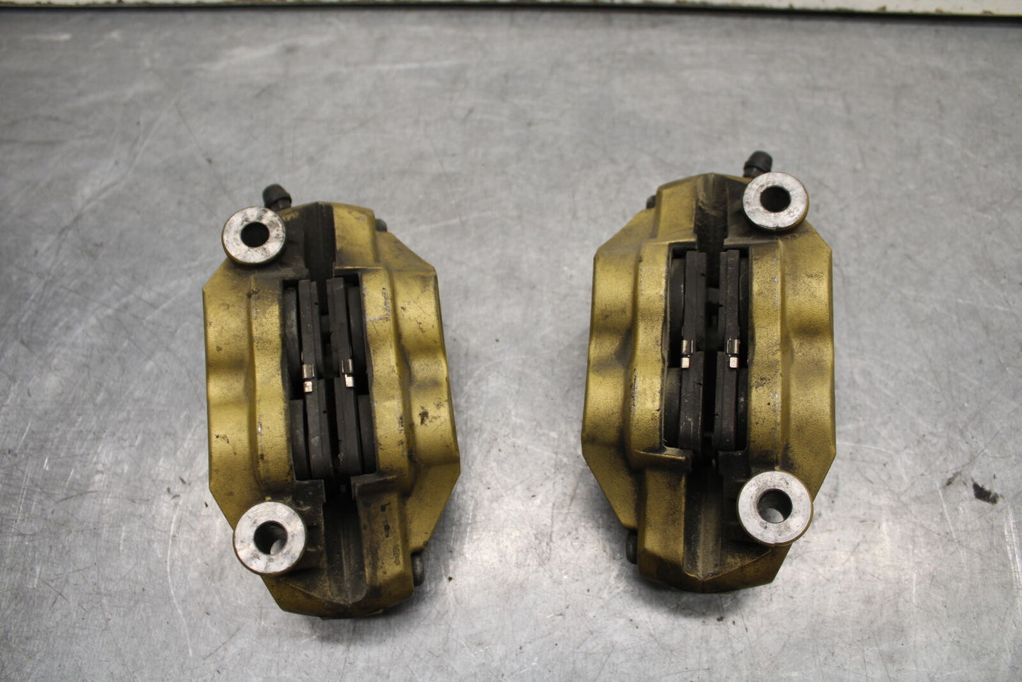 04-05 SUZUKI GSXR600 RIGHT LEFT FRONT BRAKE CALIPER SET PAIR CALIPERS BB658