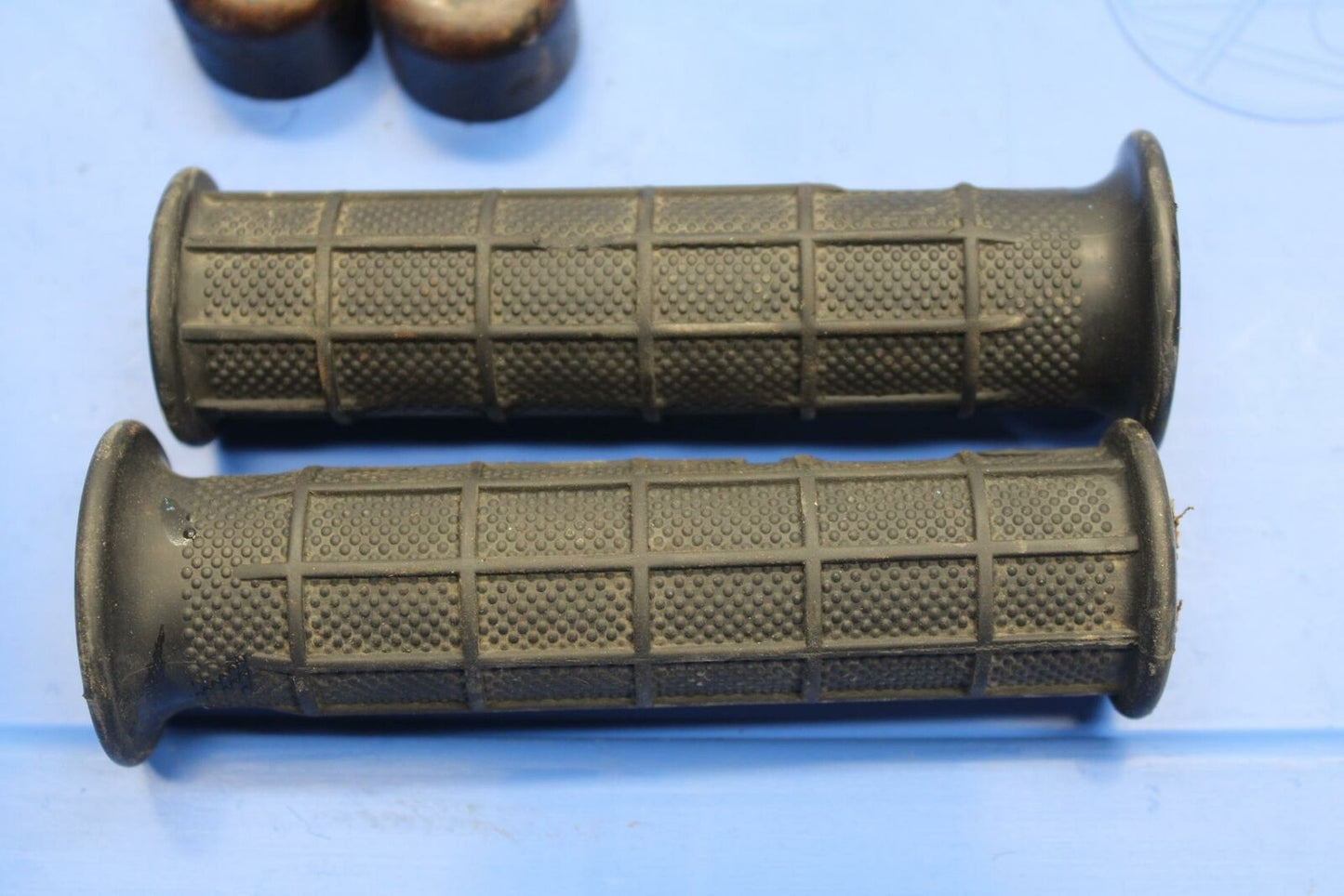 03-06 SUZUKI QUADSPORT Z400 HANDLEBAR RISERS END CAPS GRIPS CLAMPS BB256