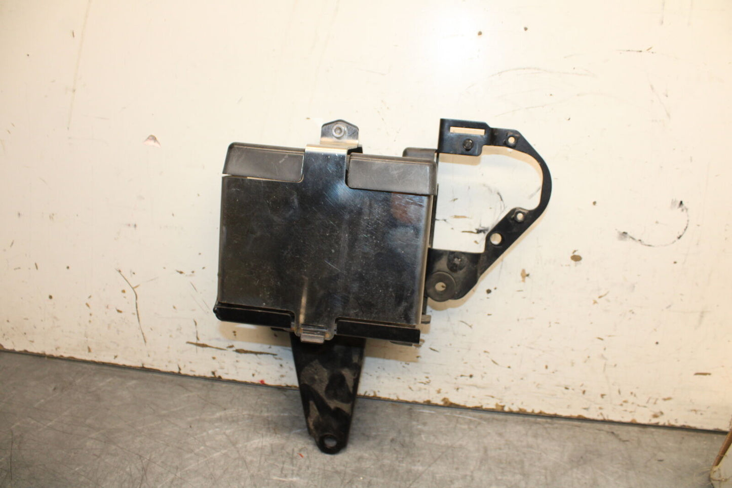 14-16 TRIUMPH AMERICA LT BATTERY TRAY BOX HOLDER BB720