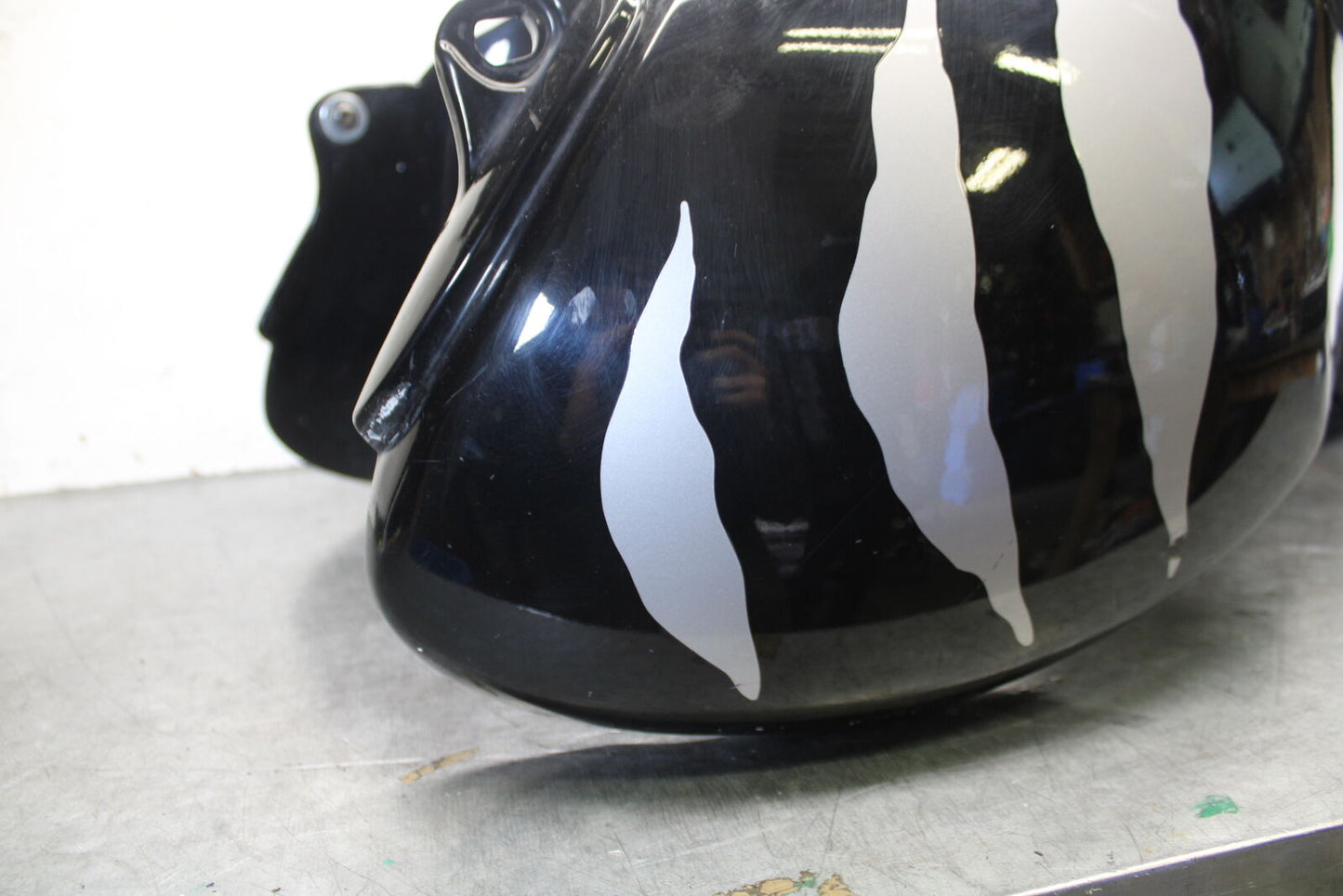 01-06 TRIUMPH TIGER 955I GAS TANK FUEL CELL PETROL RESERVOIR BB693