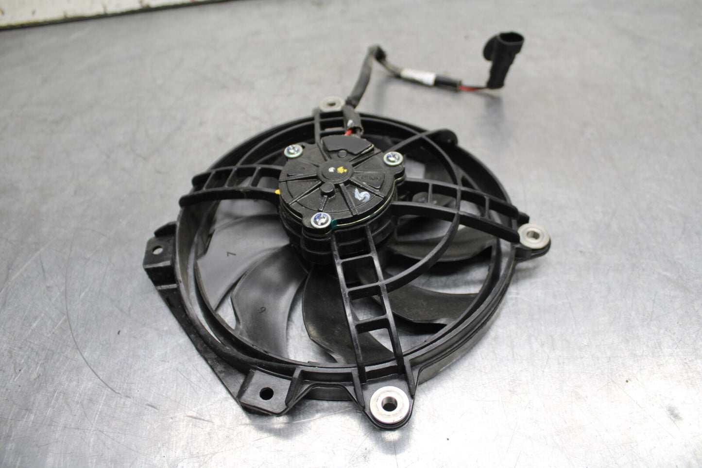 21-24 APRILIA TUONO 660 FACTORY ENGINE RADIATOR COOLING FAN BB733