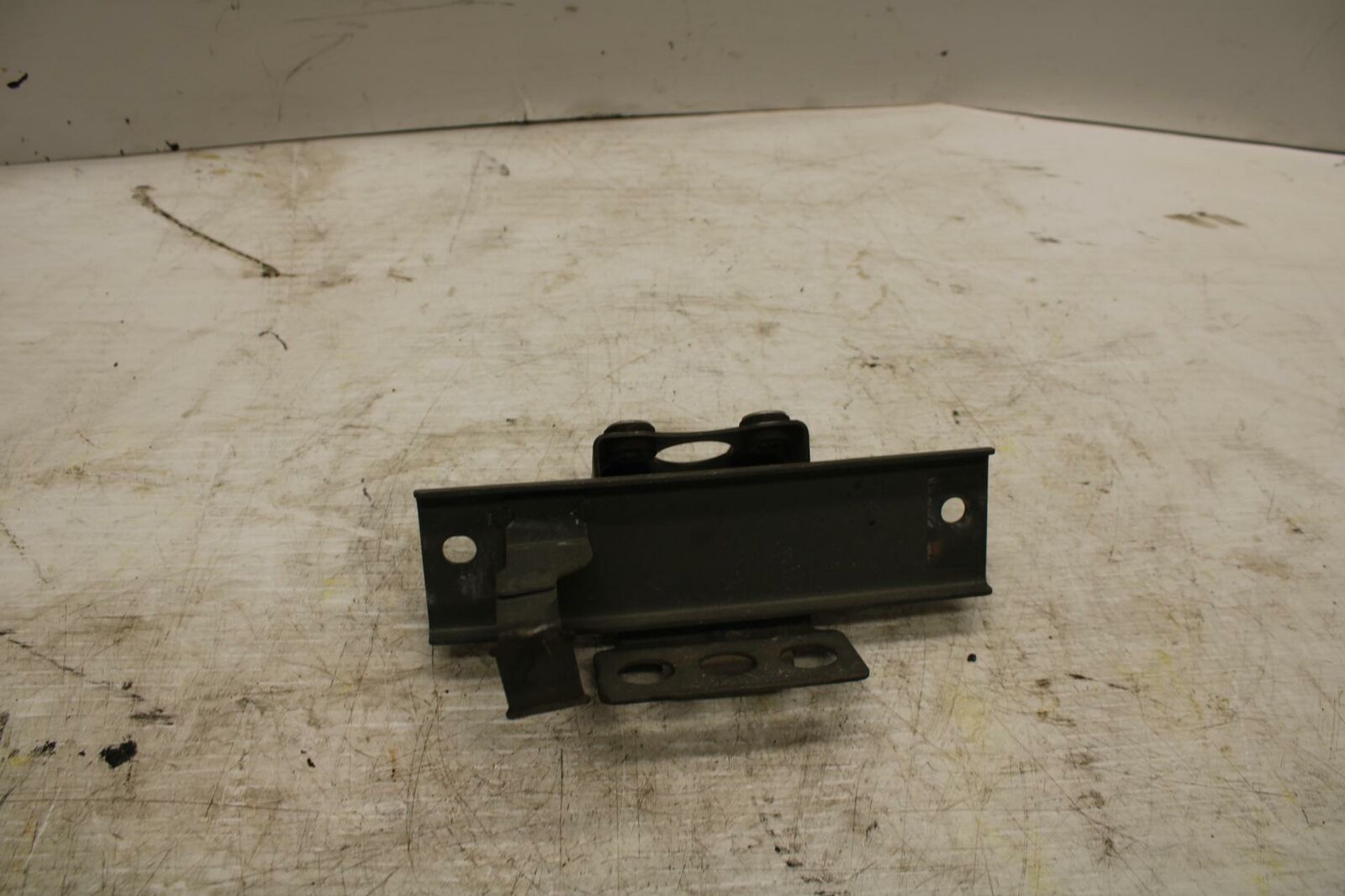 00-07 SUZUKI HAYABUSA GAS TANK FUEL CELL PETROL RESERVOIR BRACKET MOUNT BB281