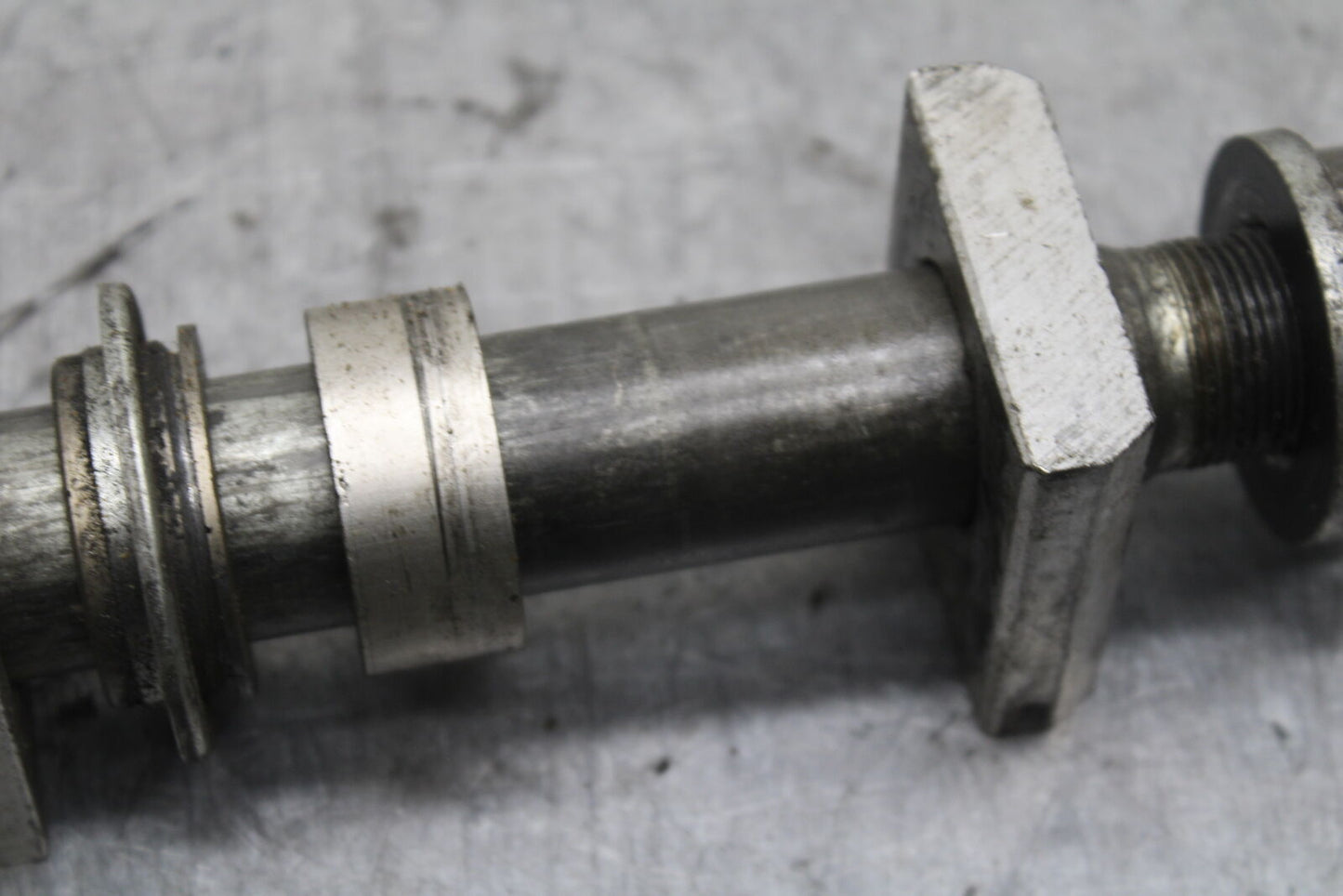 01-03 SUZUKI GSXR600 REAR AXLE BACK WHEEL RIM PIVOT BOLT AXEL BB336