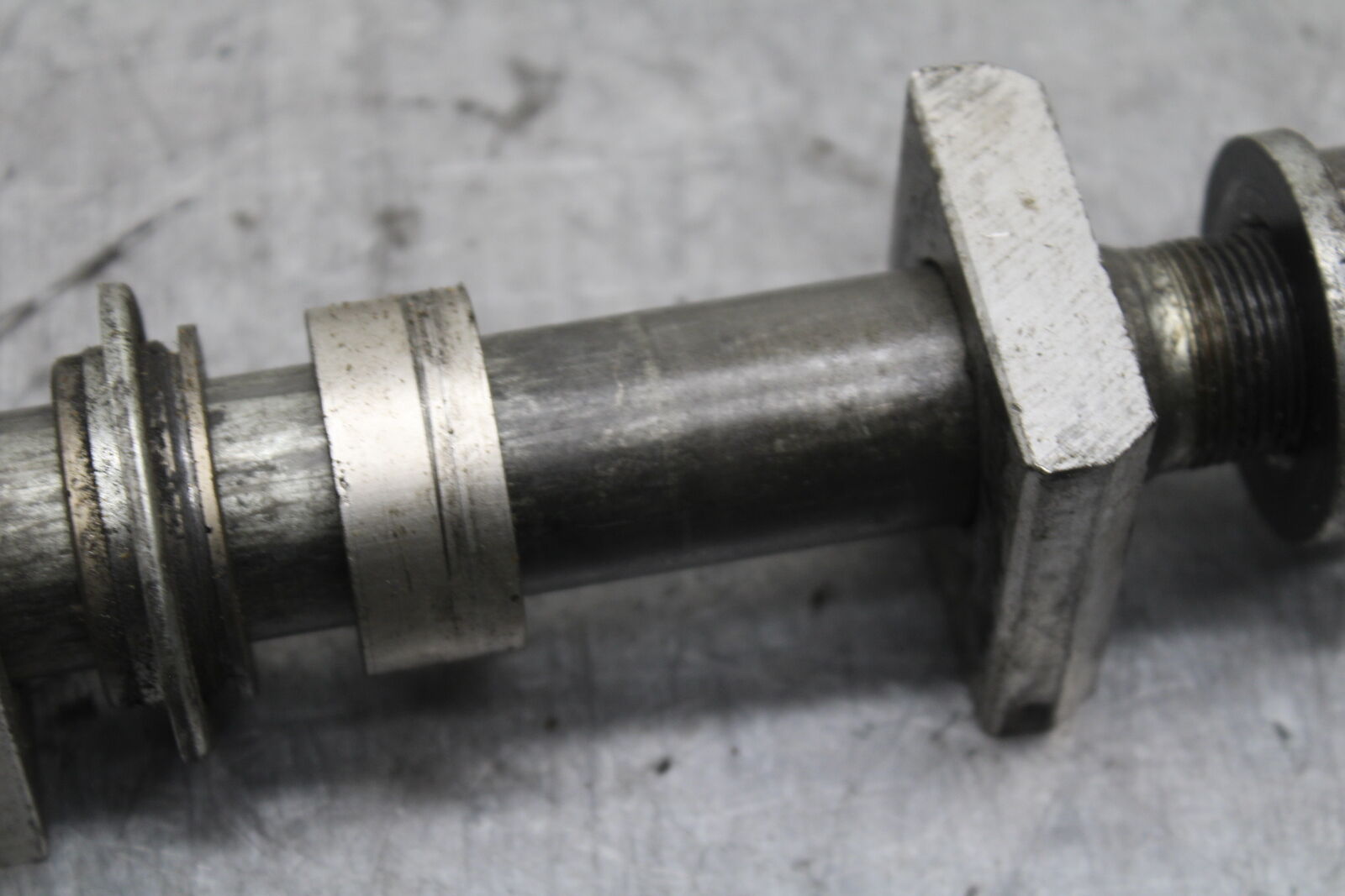 01-03 SUZUKI GSXR600 REAR AXLE BACK WHEEL RIM PIVOT BOLT AXEL BB336