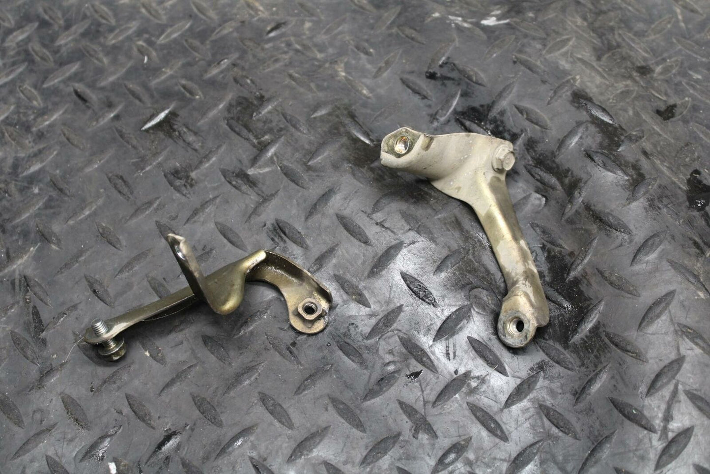 98 HONDA CBR600F3 LOWER FAIRING STAY BRACKET BB201