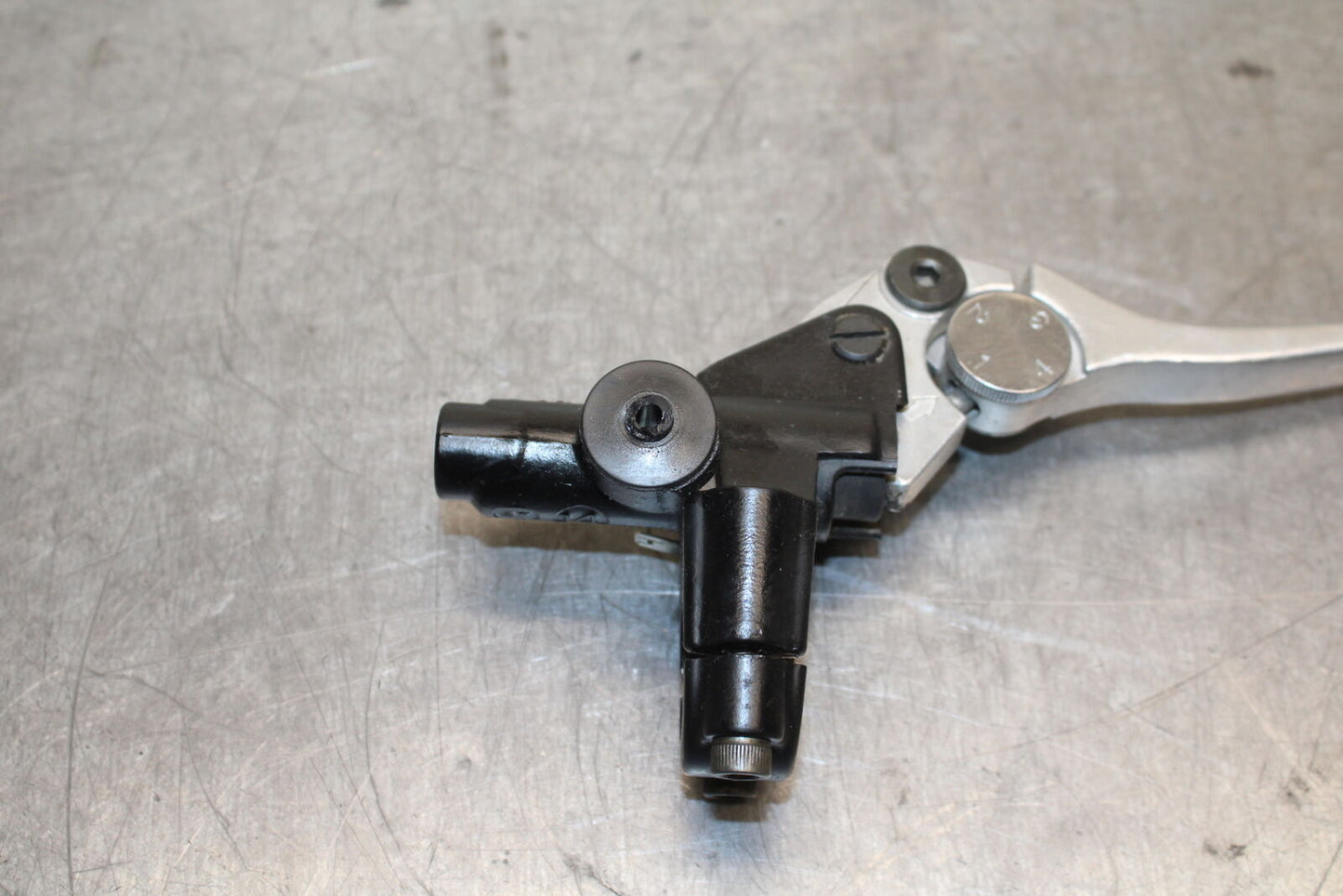 03-04 TRIUMPH DAYTONA 600 FRONT BRAKE MASTER CYLINDER w/ LEVER BB745