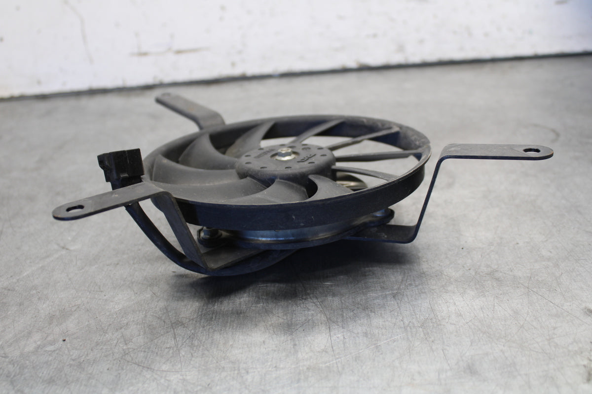 07-08 TRIUMPH DAYTONA 675 RIGHT ENGINE RADIATOR COOLING FAN MOTOR BB685