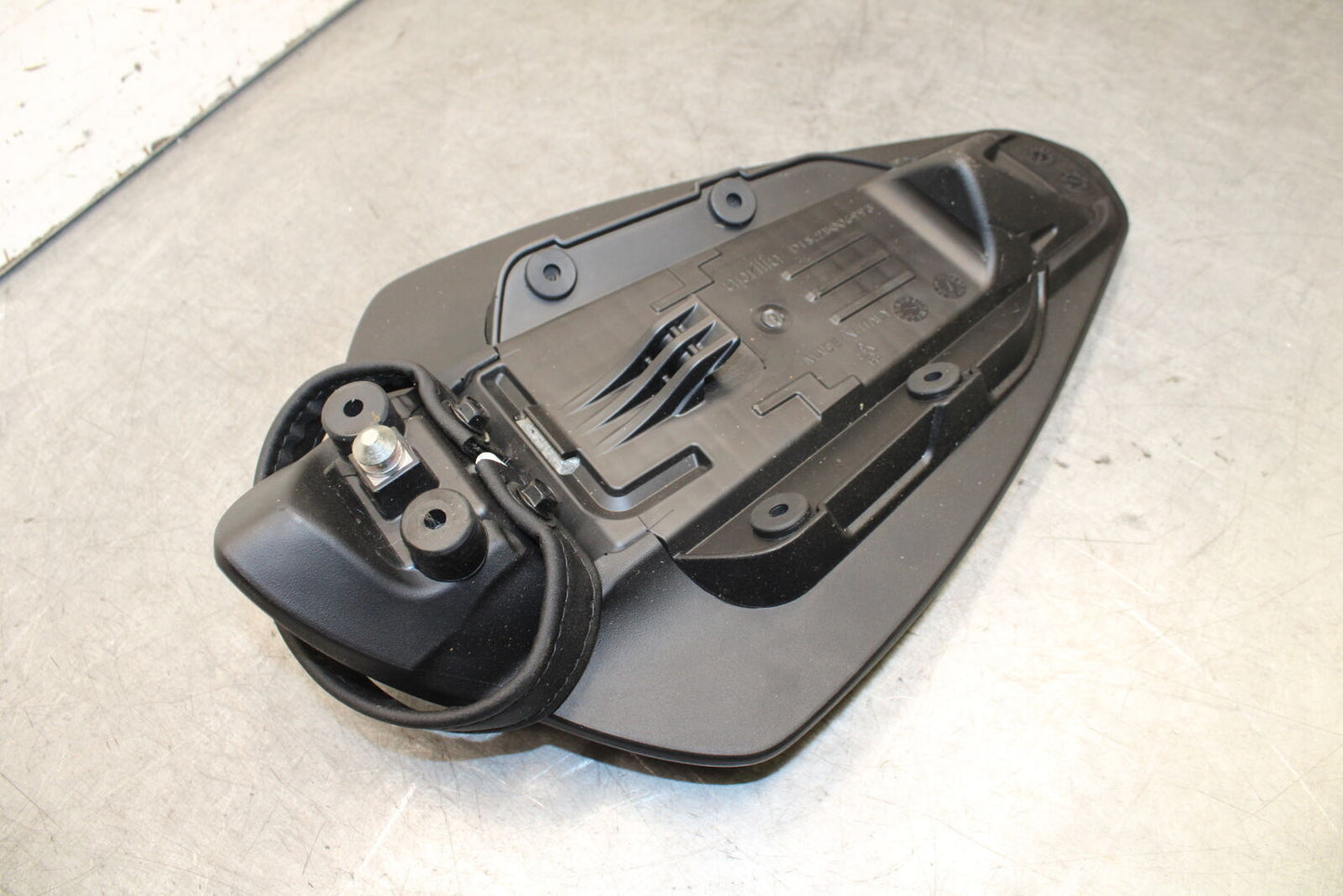 21-24 APRILIA RSV4 REAR PASSENGER SEAT PAD SADDLE PILLION OEM 2B0069 BB668