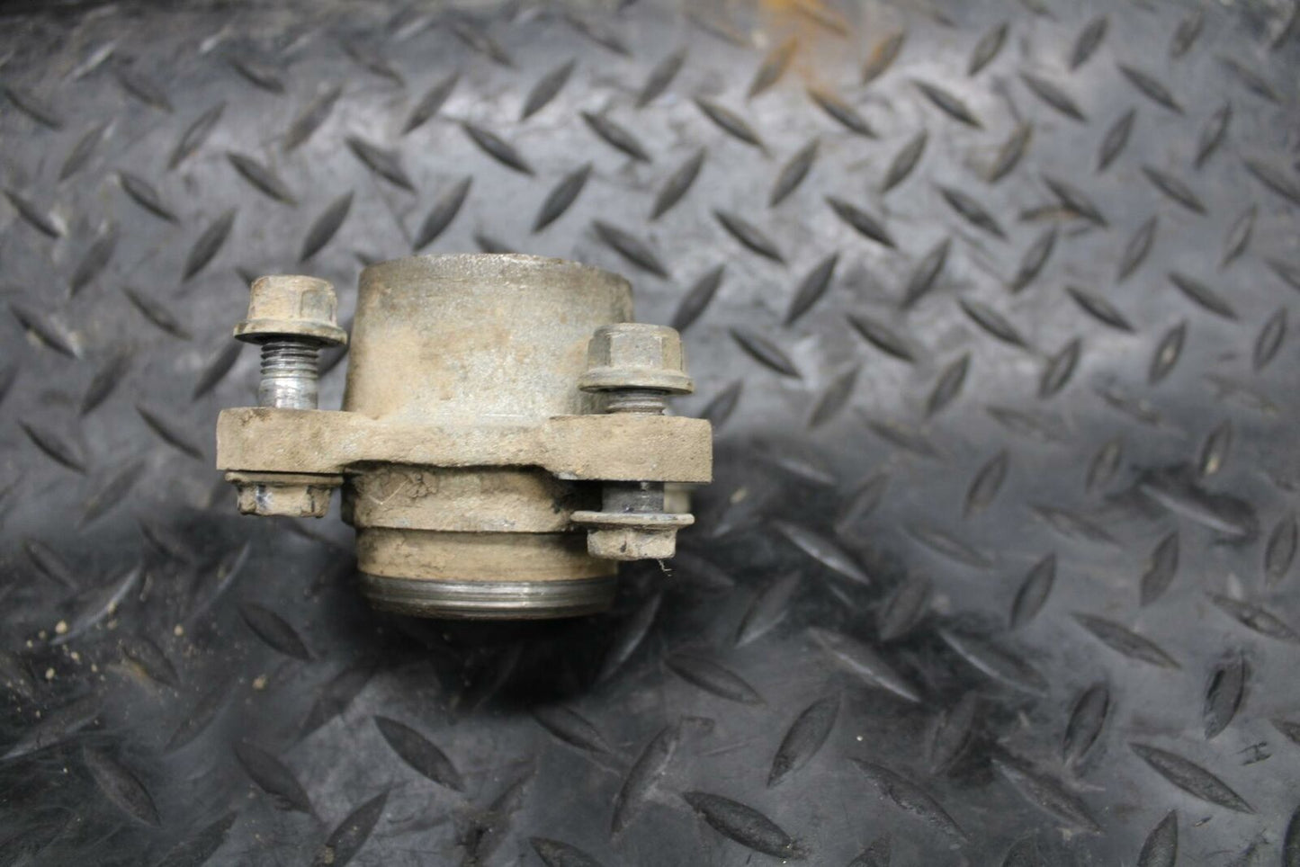 85-86 SUZUKI QUADRACER 250 REAR SPROCKET BRACKET MOUNT HUB BB210
