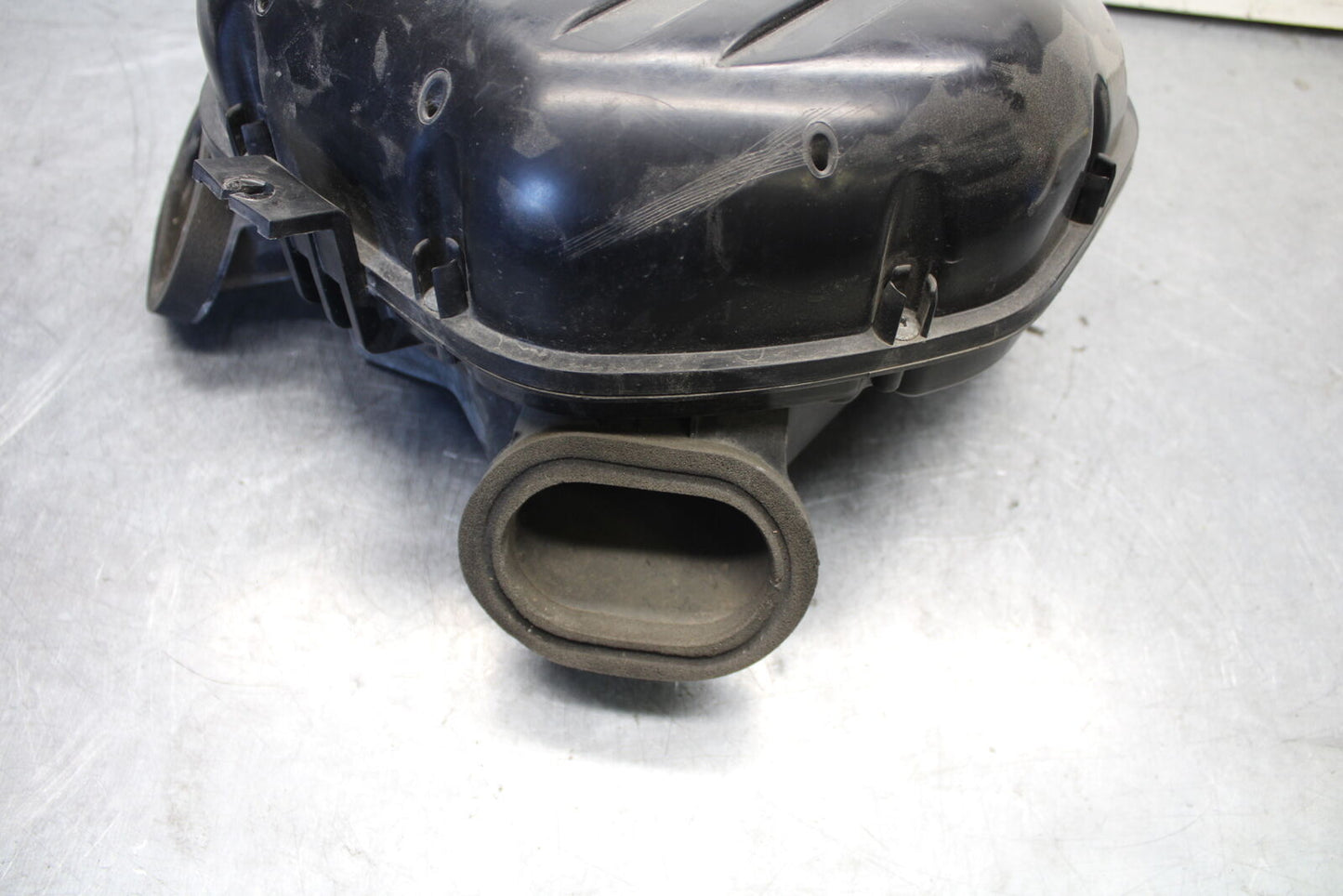 04-05 SUZUKI GSXR600 AIRBOX AIR INTAKE FILTER BOX 13700-29G00 13741-29G00 BB658