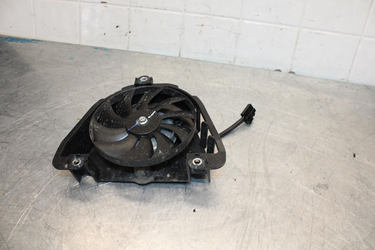 17-18 YAMAHA YZF R3 ENGINE RADIATOR COOLING FAN BB438