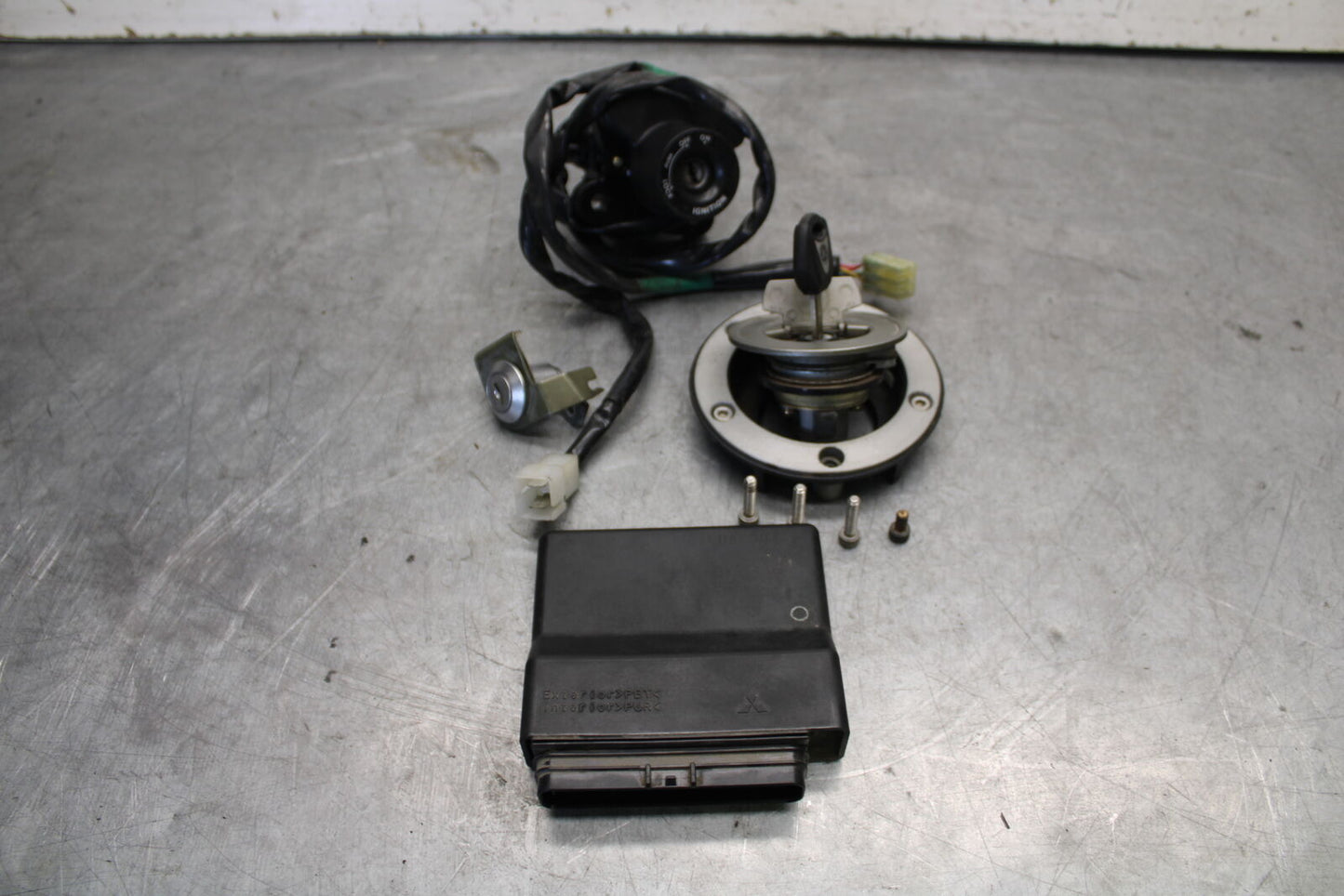 04-06 YAMAHA YZF R1 ECU IGNITION LOCK KEY SET W/ GAS CAP AND SEAT LOCK BB659