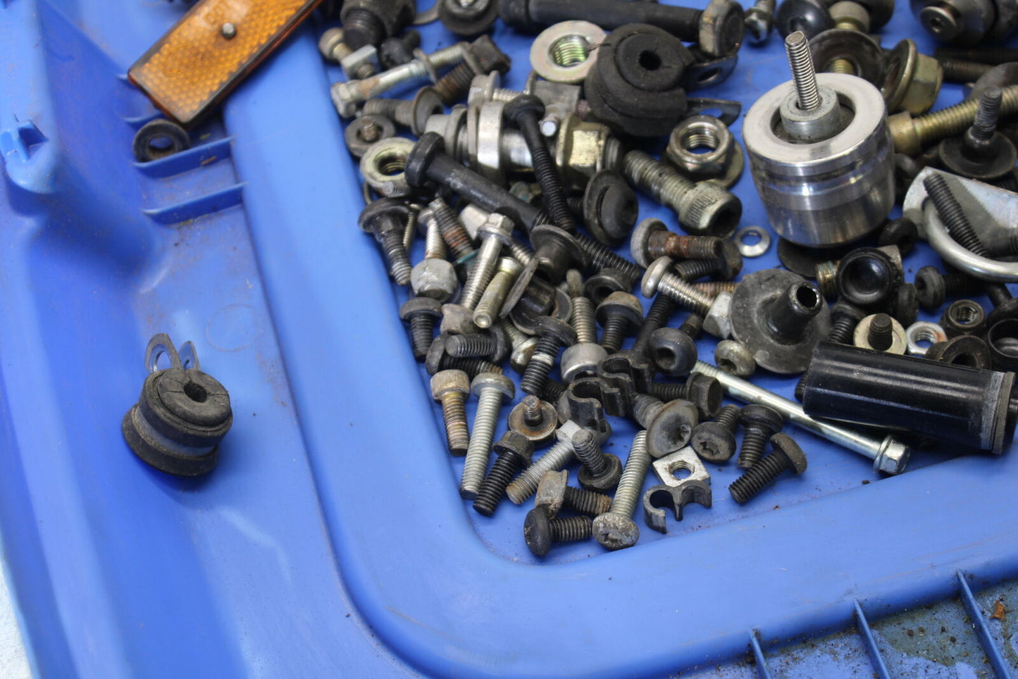 01-06 TRIUMPH TIGER 955I MOUNTING BOLTS HARDWARE MOTOR SCREWS BB693