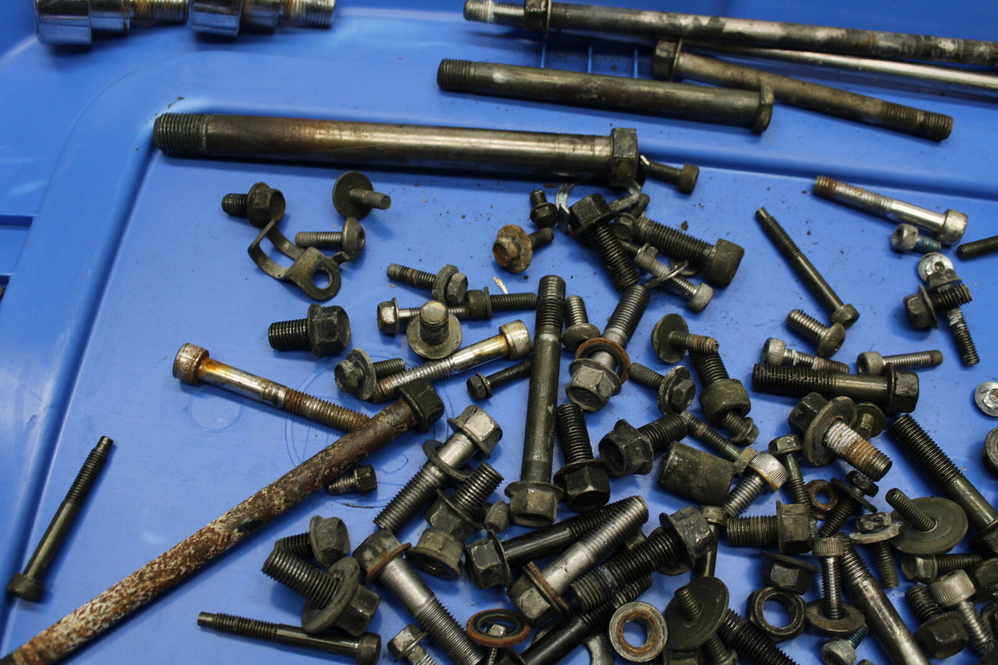 99-00 YAMAHA V STAR 1100 MOUNTING BOLTS HARDWARE MOTOR SCREWS BB711