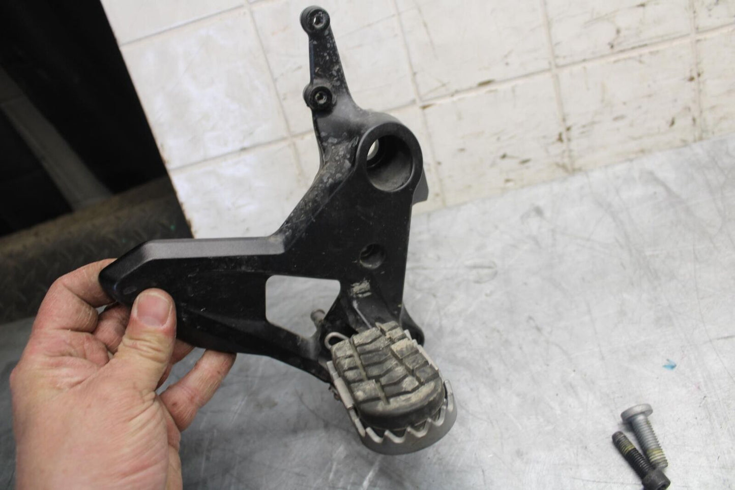 22 KTM 890 ADVENTURE RIGHT REARSET REAR SET DRIVER FOOT PEG REST STOP BB514