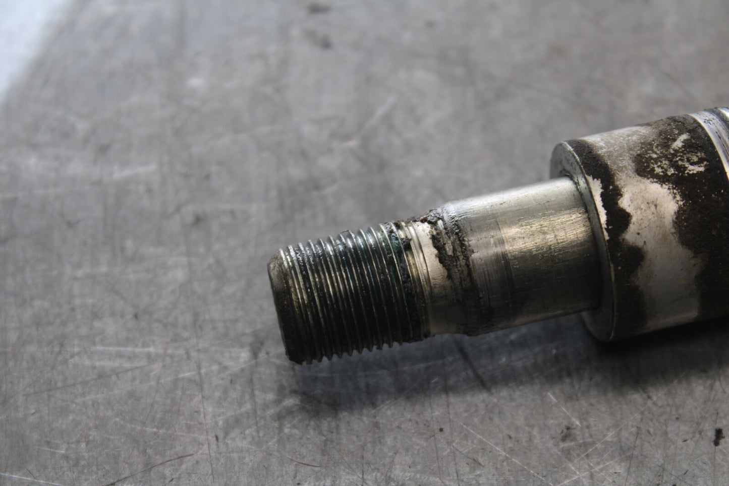 07-08 TRIUMPH DAYTONA 675 FRONT WHEEL RIM AXLE PIVOT BOLT BB685