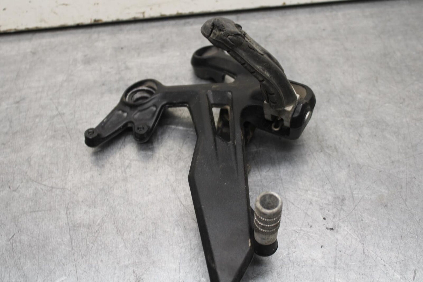 20-24 KTM 890 DUKE R RIGHT REARSET REAR SET DRIVER FOOT PEG REST STOP BB627
