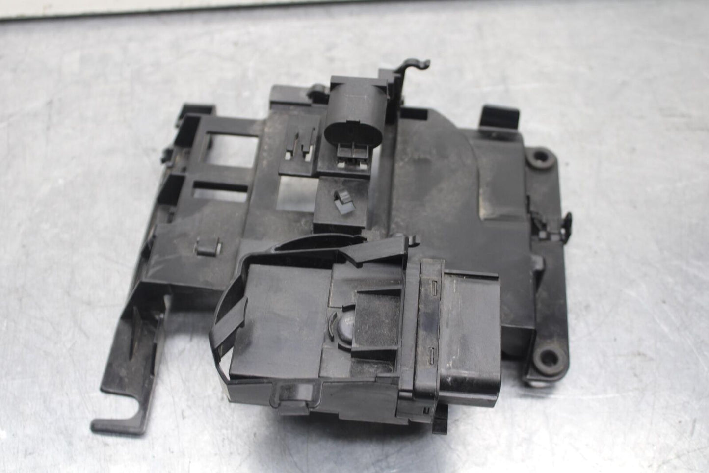 20-23 BMW F900R REAR BACK TAIL UNDERTAIL BATTERY TRAY PLASTIC BB603