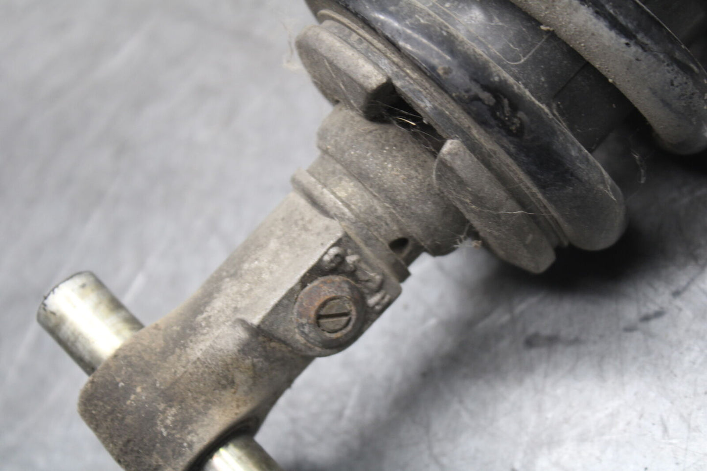 01-06 TRIUMPH TIGER 955I REAR BACK SHOCK ABSORBER SUSPENSION BB693