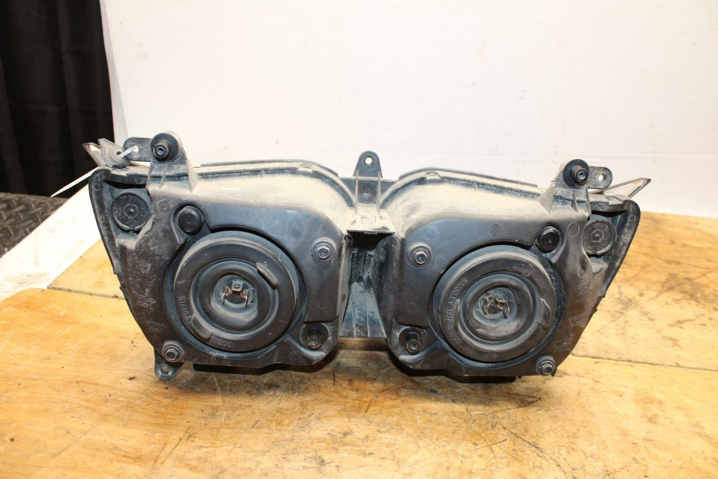 06-15 YAMAHA FZ1 FRONT HEADLIGHT HEAD LIGHT LAMP BB326