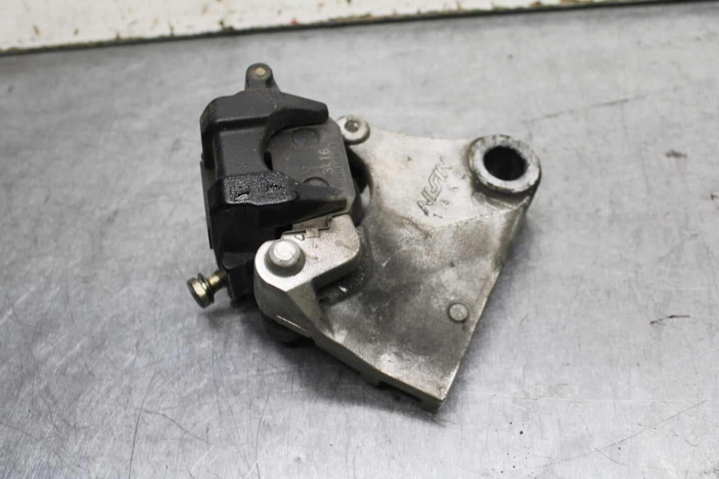 03-04 TRIUMPH DAYTONA 600 REAR BACK BRAKE CALIPER W MOUNT BRACKET BB745