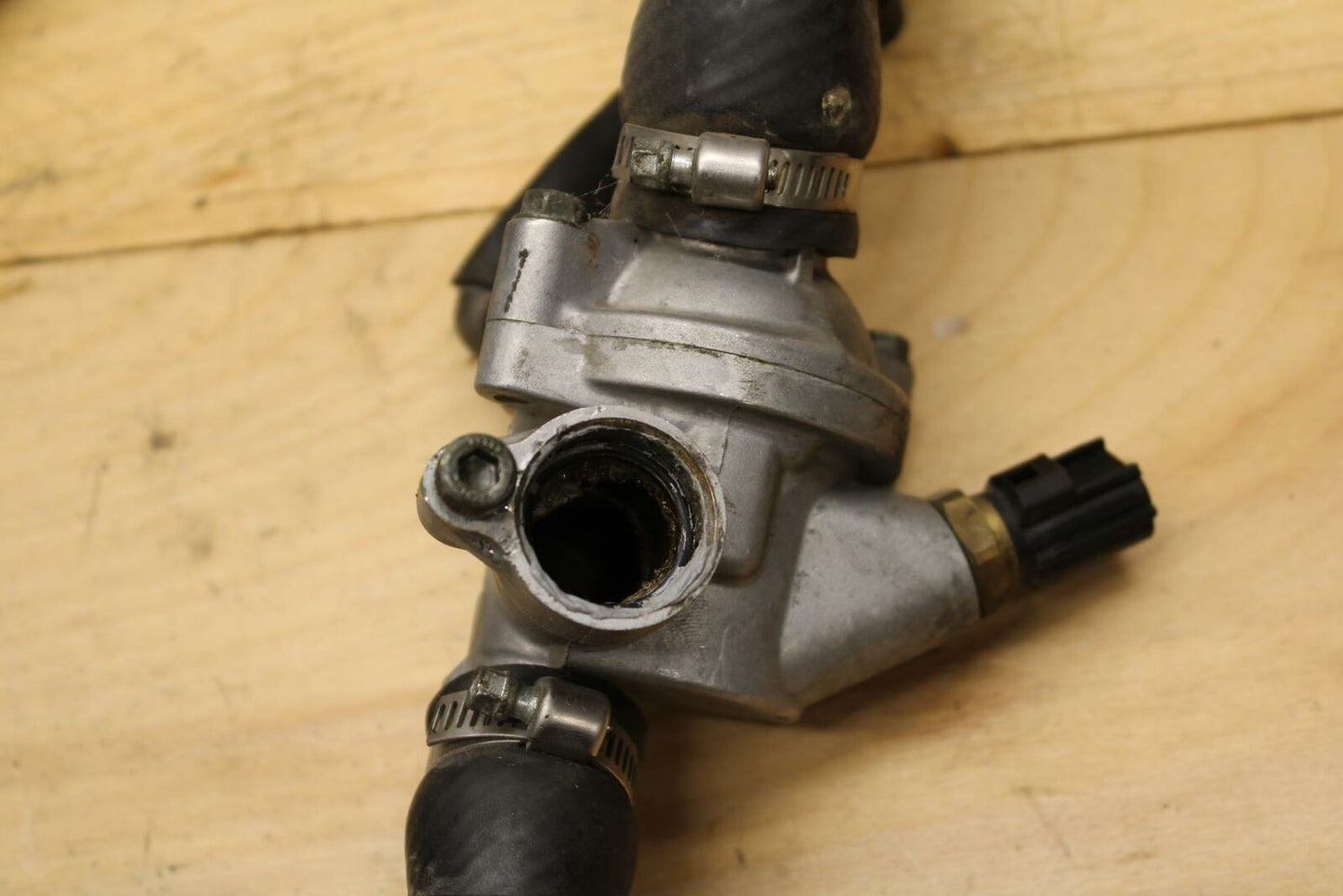 02-03 YAMAHA YZF R1 5PW RADIATOR HOSES THERMOSTAT HOUSING WATER PIPES HOSE BB313