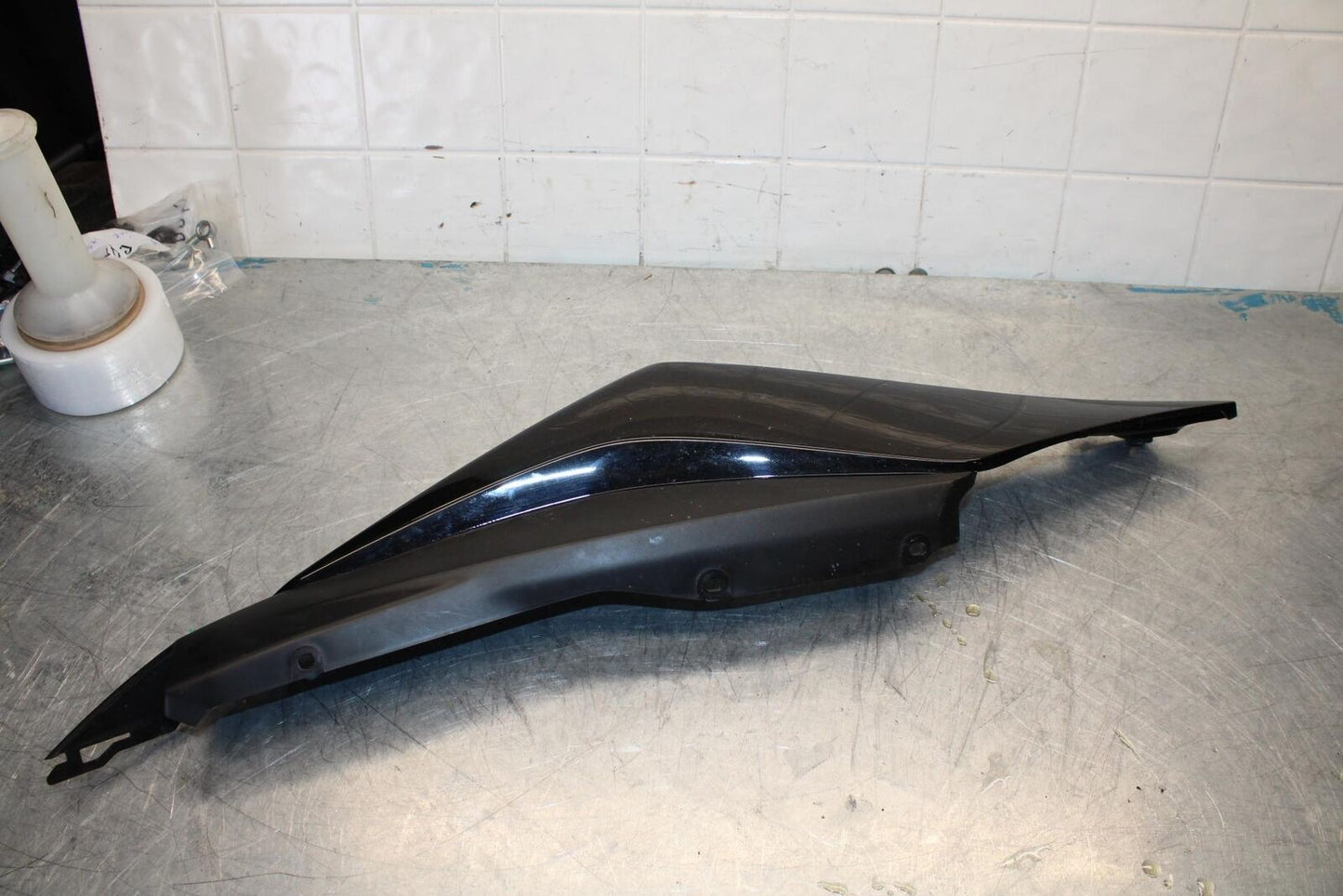 17-18 YAMAHA YZF R3 RIGHT REAR BACK TAIL FAIRING COWL SHROUD BB438