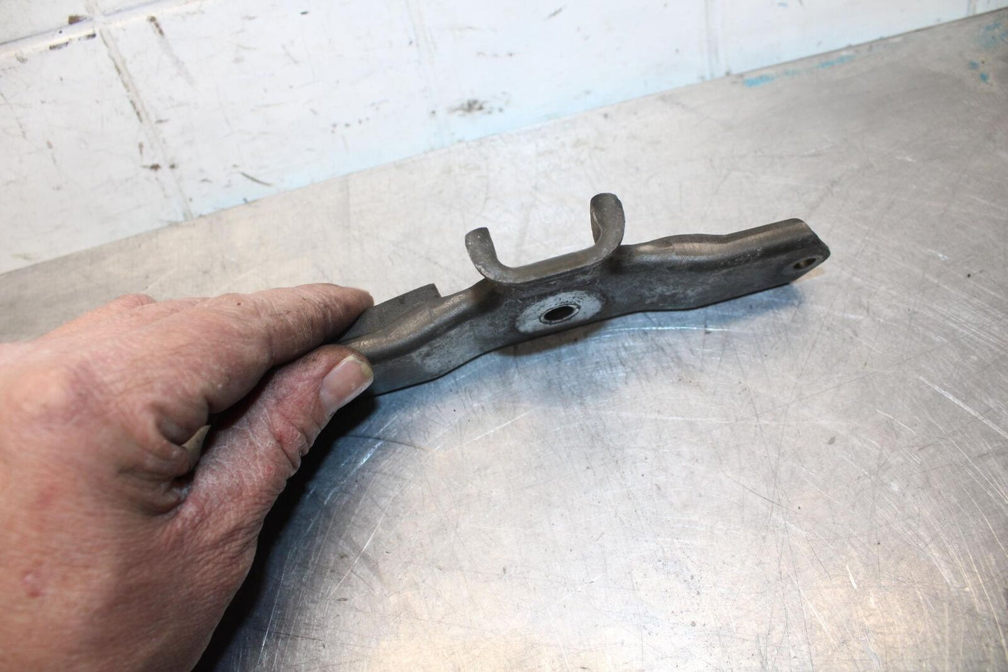 2003 Kawasaki Z1000 GAS TANK FUEL CELL PETROL RESERVOIR BRACKET MOUNT BB35