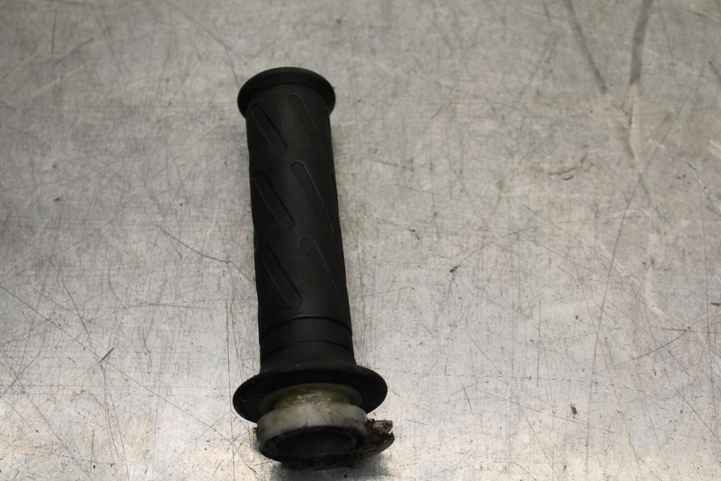 1999 Suzuki GSXR600 RIGHT THROTTLE GRIP 57110-46E02 BB580