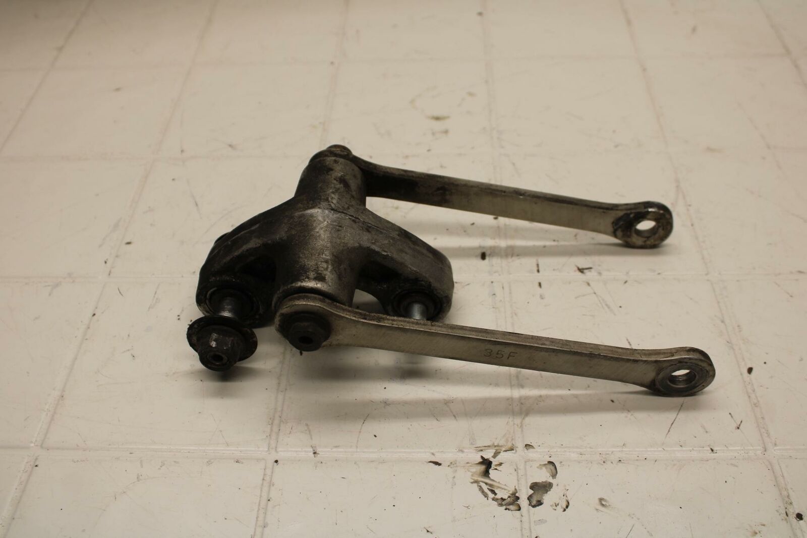 01-02 SUZUKI GSXR1000 REAR DOGBONE SHOCK LINKAGE LINK BB16