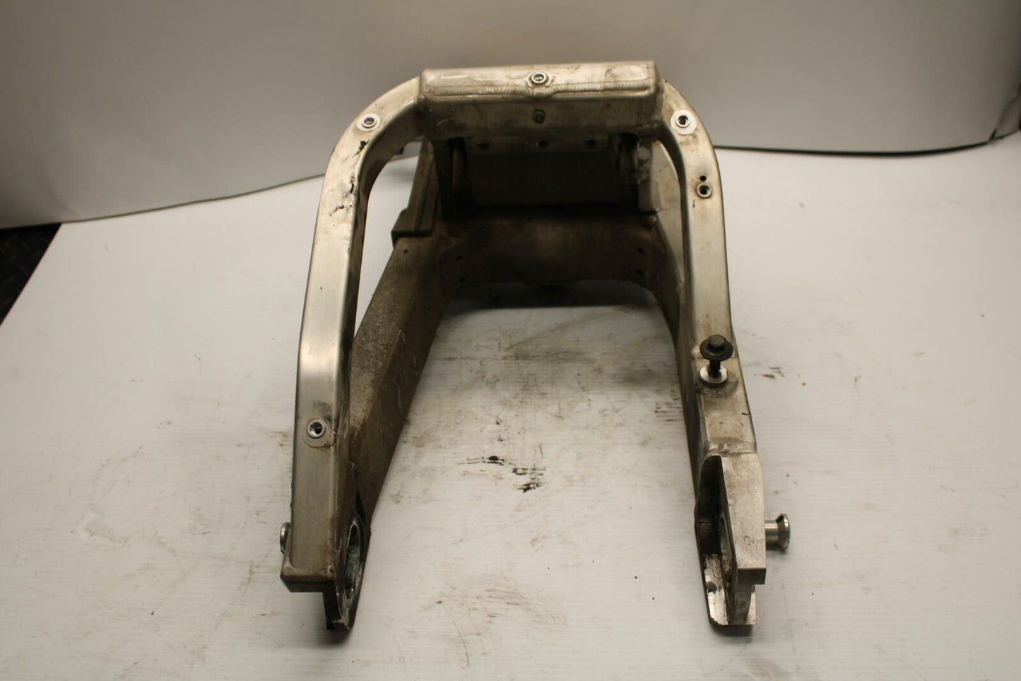 99 YAMAHA YZF R6 REAR SWINGARM BACK SUSPENSION SWING ARM BB246