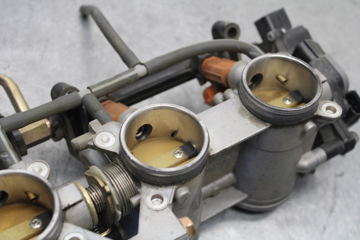 04-05 SUZUKI GSXR600 MAIN FUEL INJECTORS / THROTTLE BODIES 13405-29G00 BB658