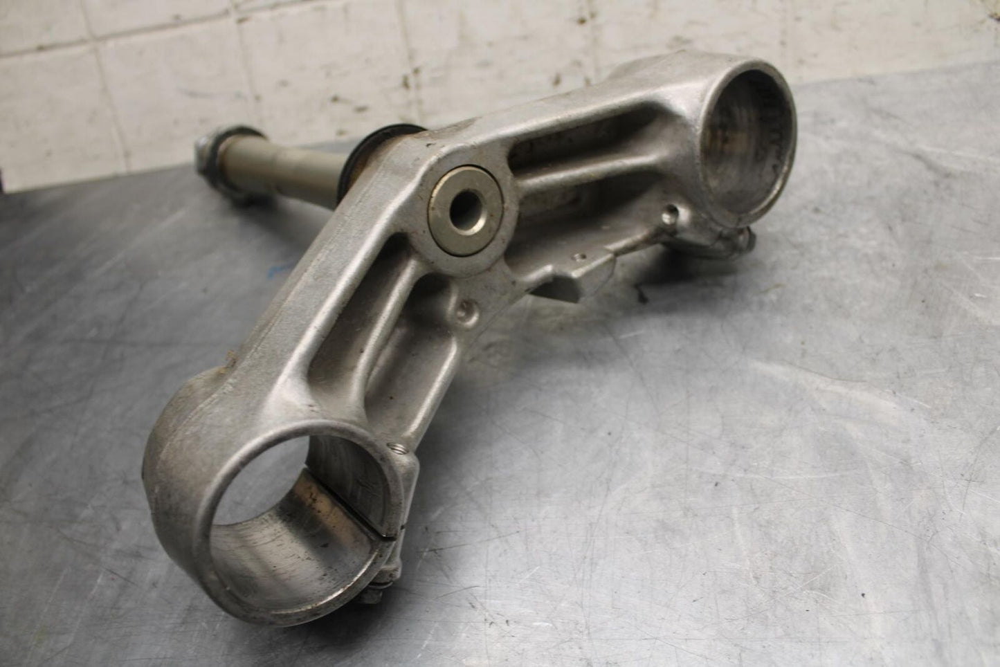 1998 Suzuki TL1000S FRONT FORKS CLAMP LOWER TRIPLE TREE STEM BB508