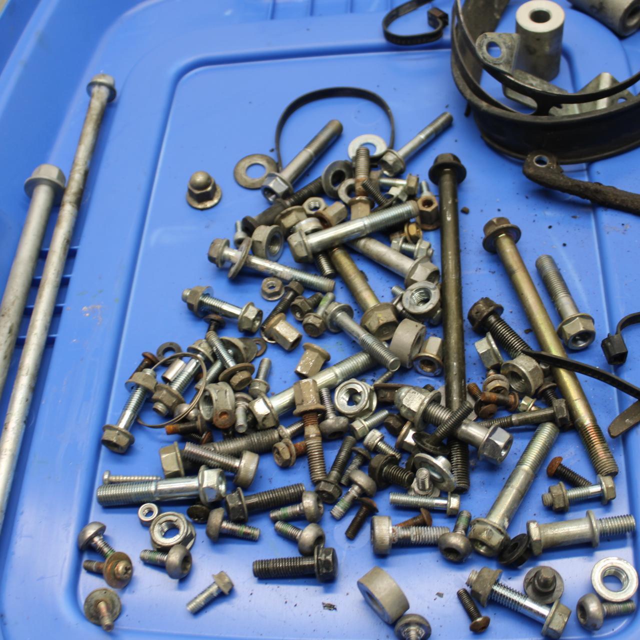 01-06 HONDA CBR600F4I MISCELLANEOUS MOUNTING BOLTS HARDWARE MOTOR SCREWS BB644