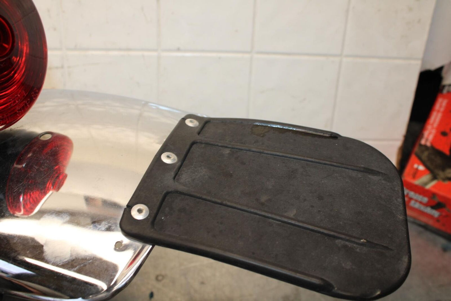 1977 Yamaha XS750 REAR BACK WHEEL FENDER MUD GUARD BB554