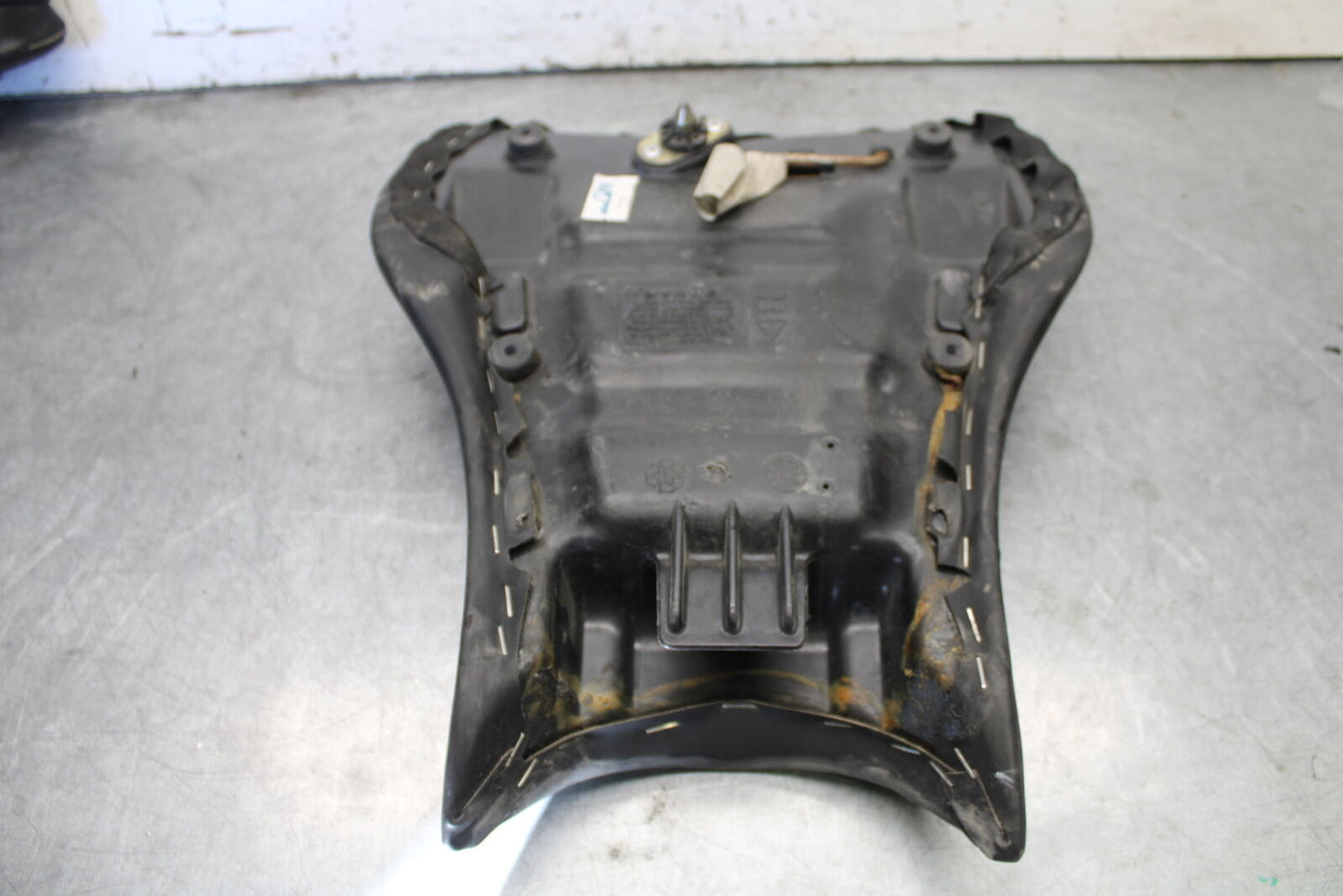 07-08 TRIUMPH DAYTONA 675 FRONT DRIVERS SEAT PAD SADDLE PILLION T2306512 BB685
