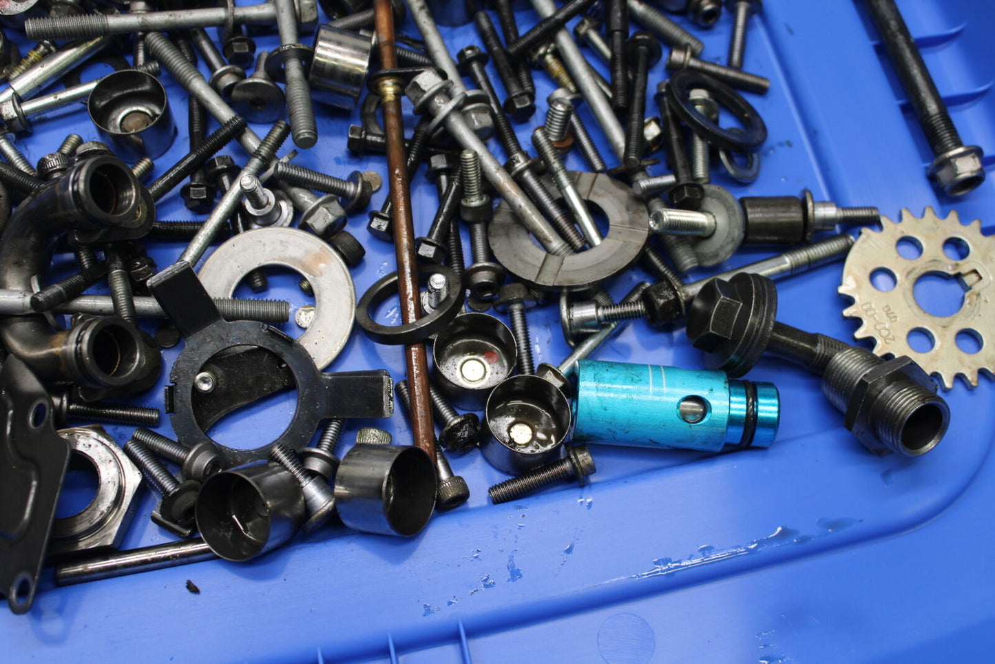06 YAMAHA YZF R6 MOUNTING BOLTS HARDWARE MOTOR SCREWS BB716