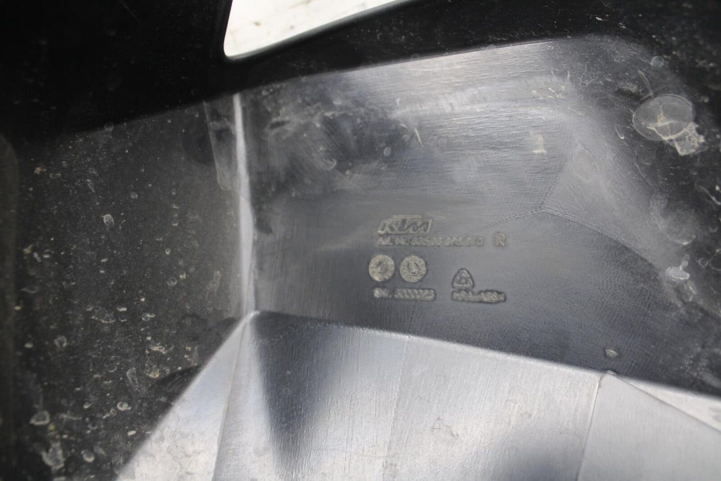 22 KTM 890 ADVENTURE ENGINE TANK COWL GUARD 3000023 BB514