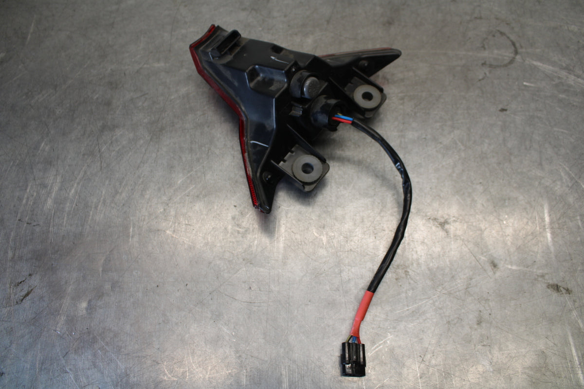18-23 KAWASAKI NINJA 400 REAR TAIL TAILLIGHT BACK BRAKE LIGHT BB679