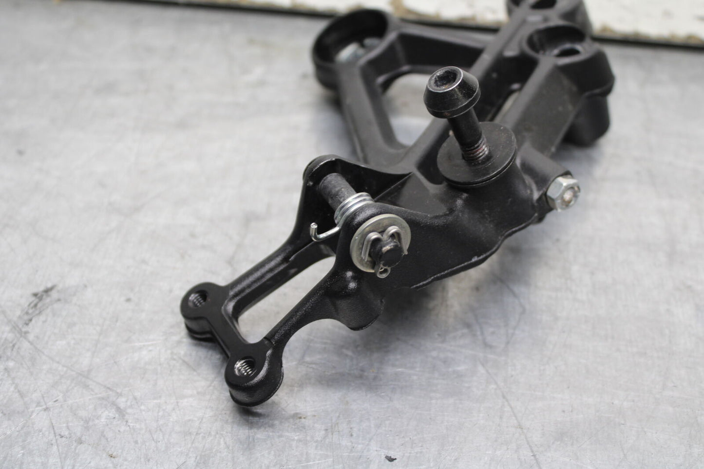 17-24 KTM 390 DUKE RIGHT REARSET REAR SET DRIVER FOOT PEG BRACKET MOUNT BB734