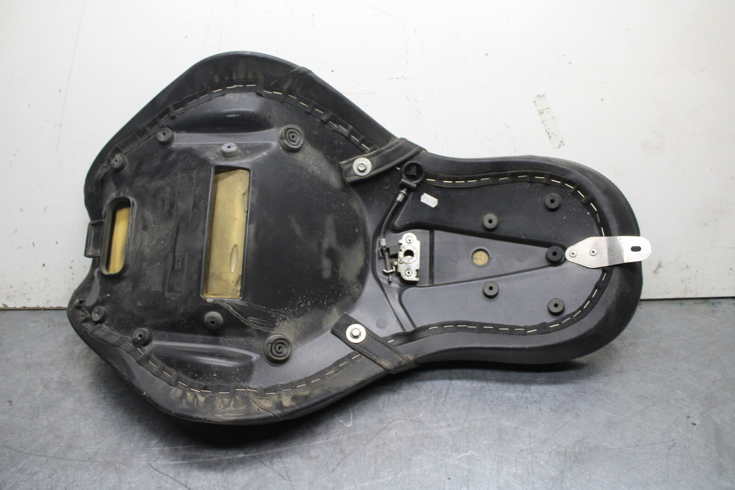 14-16 TRIUMPH AMERICA LT FRONT DRIVERS SEAT BB720