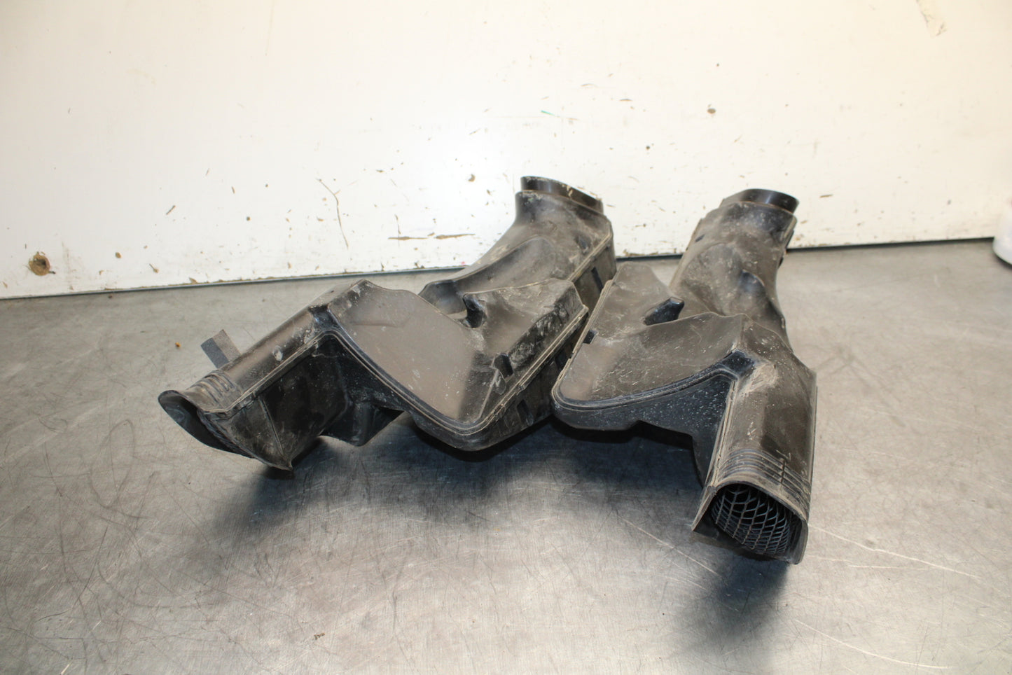 06-07 SUZUKI GSXR 600 RIGHT LEFT AIR INTAKE DUCTS BB243
