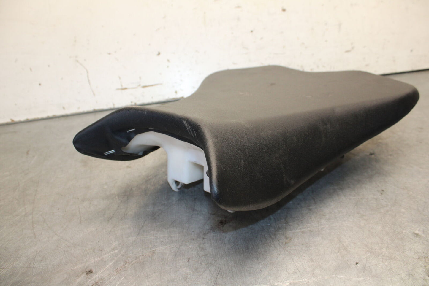 13-18 KAWASAKI NINJA ZX6R FRONT DRIVERS SEAT PAD SADDLE BB682