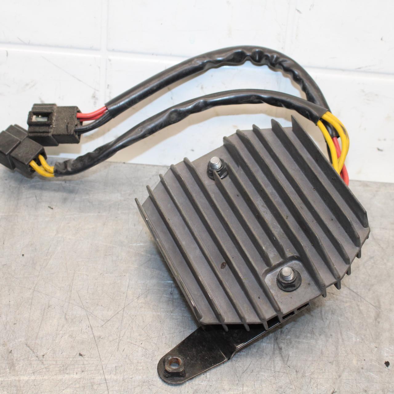 2009 Triumph Daytona 675 RECTIFIER VOLTAGE REGULATOR T1304040 BB584