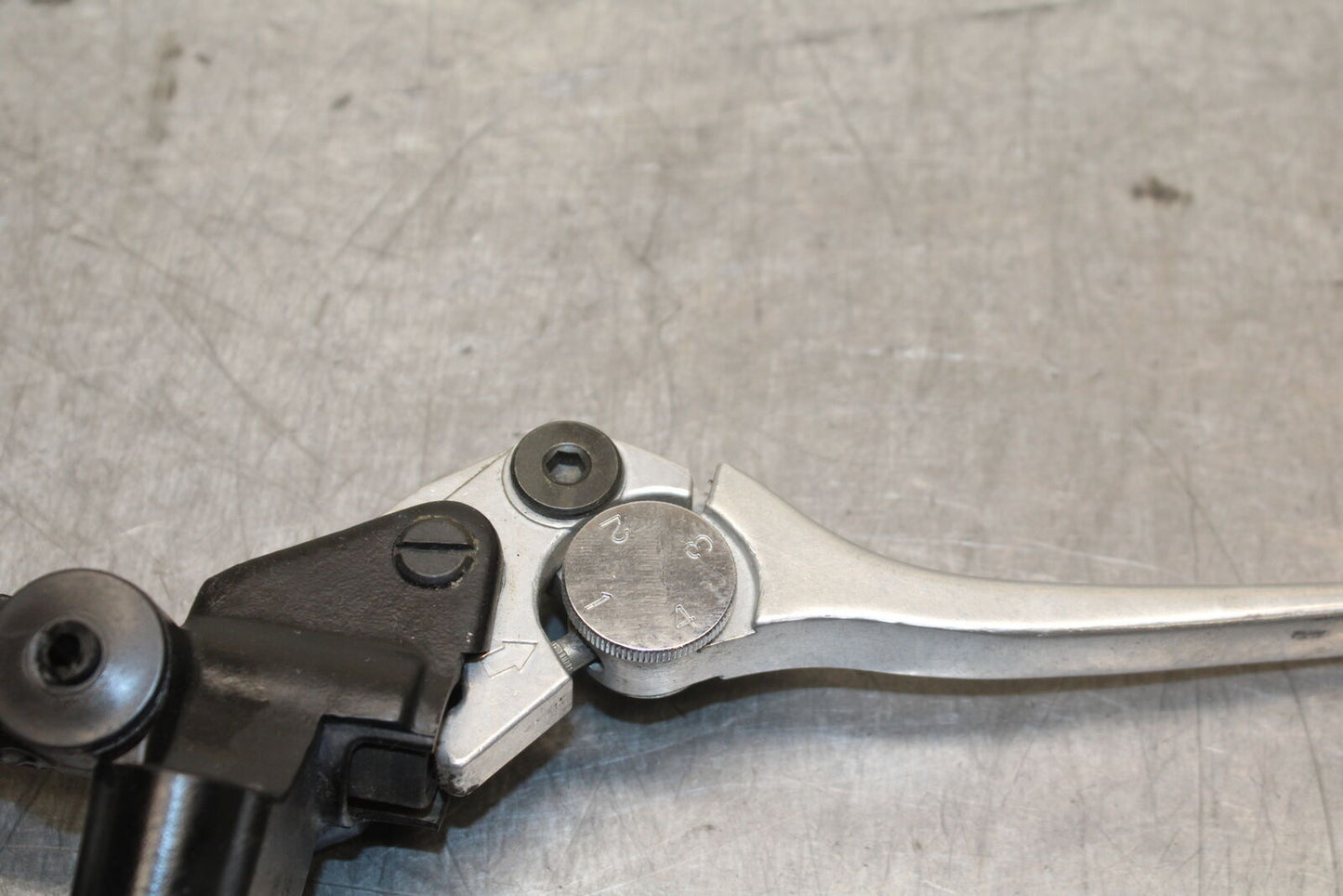03-04 TRIUMPH DAYTONA 600 FRONT BRAKE MASTER CYLINDER w/ LEVER BB745