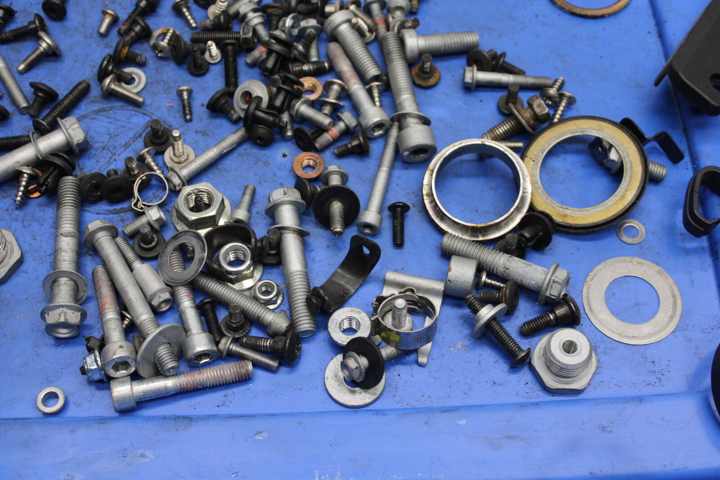 21-24 APRILIA TUONO 660 FACTORY MOUNTING BOLTS HARDWARE MOTOR SCREWS BB733