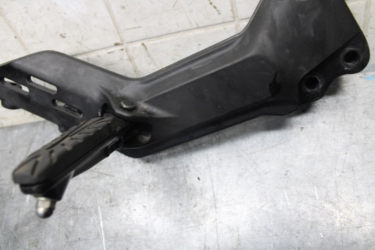 22-23 HUSQVARNA VITPILEN 401 RIGHT REARSET REAR SET DRIVER FOOT PEG REST BB541