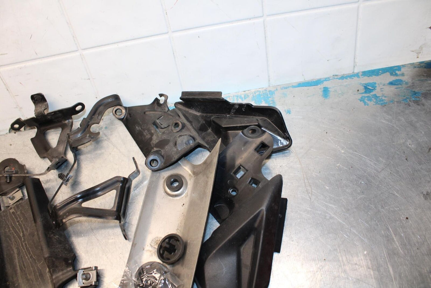 14-15 TRIUMPH STREET TRIPLE R LEFT OVER BRACKET MOUNT BB441