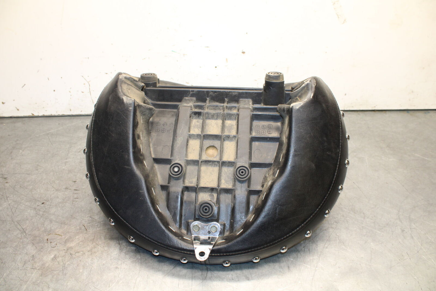 99-00 YAMAHA V STAR 1100 FRONT DRIVERS SEAT BB711